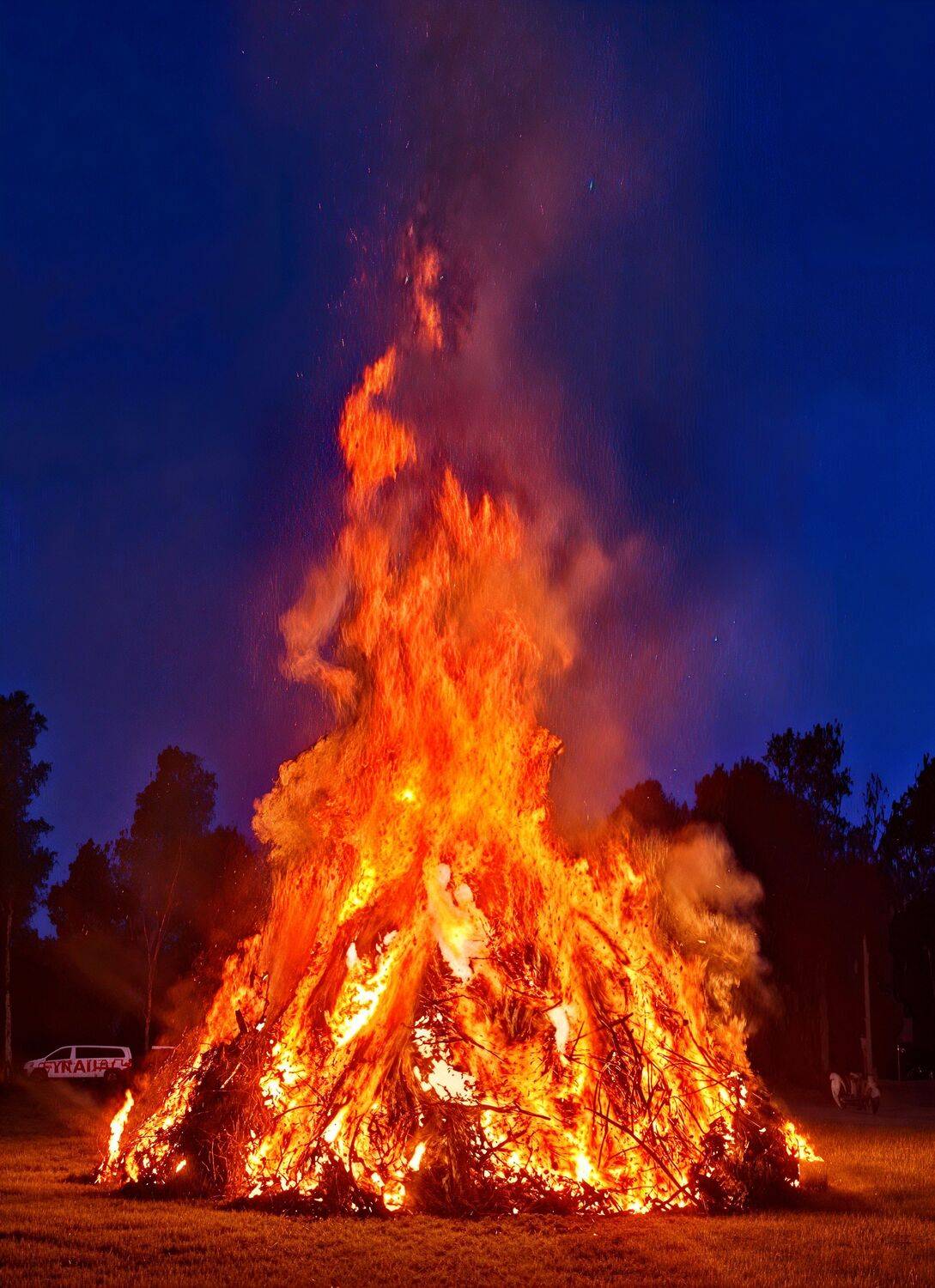 The flame sparks are burning