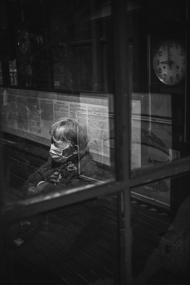 Time stands still inside the window