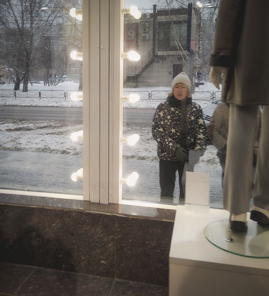 Каждый день мы проходим мимо витрин магазинов ...
