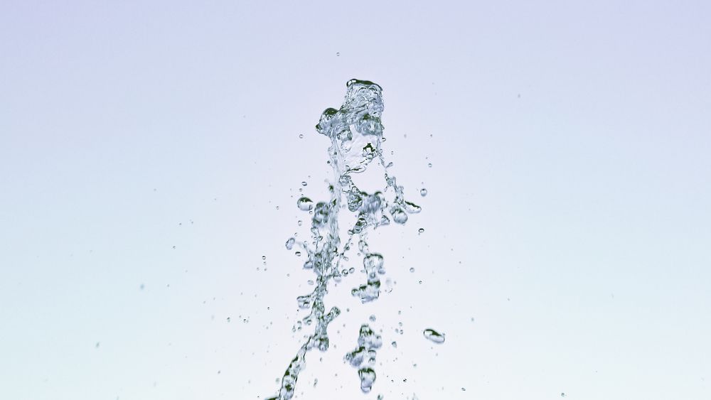 The moment when a stream of ordinary water disintegrates