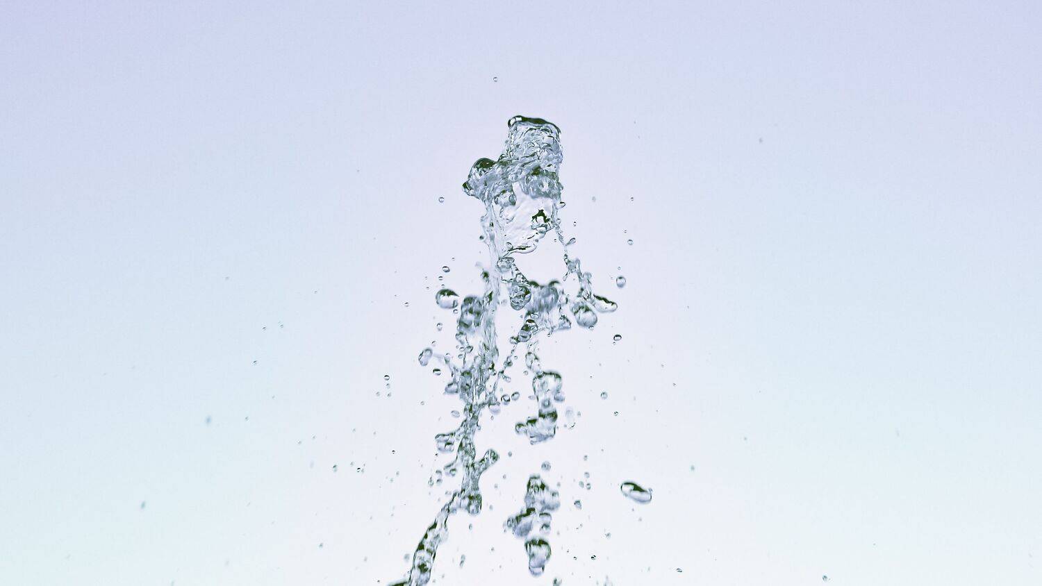 The moment when a stream of ordinary water disintegrates