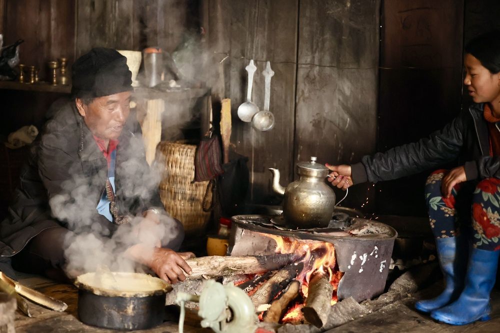 Очаг в хижине в горах