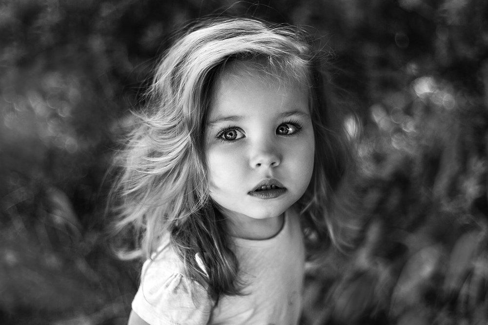 "Её глаза на звезды не похожи, в них бьется мотыльком живой огонь..."