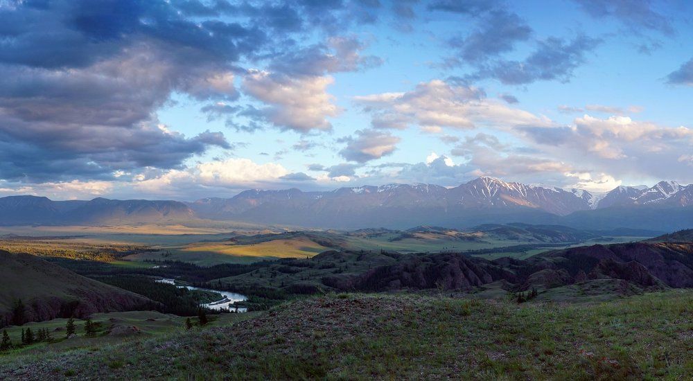 Курайская степь в лучах вечернего солнца