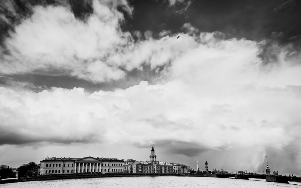 Вид на Кунсткамеру