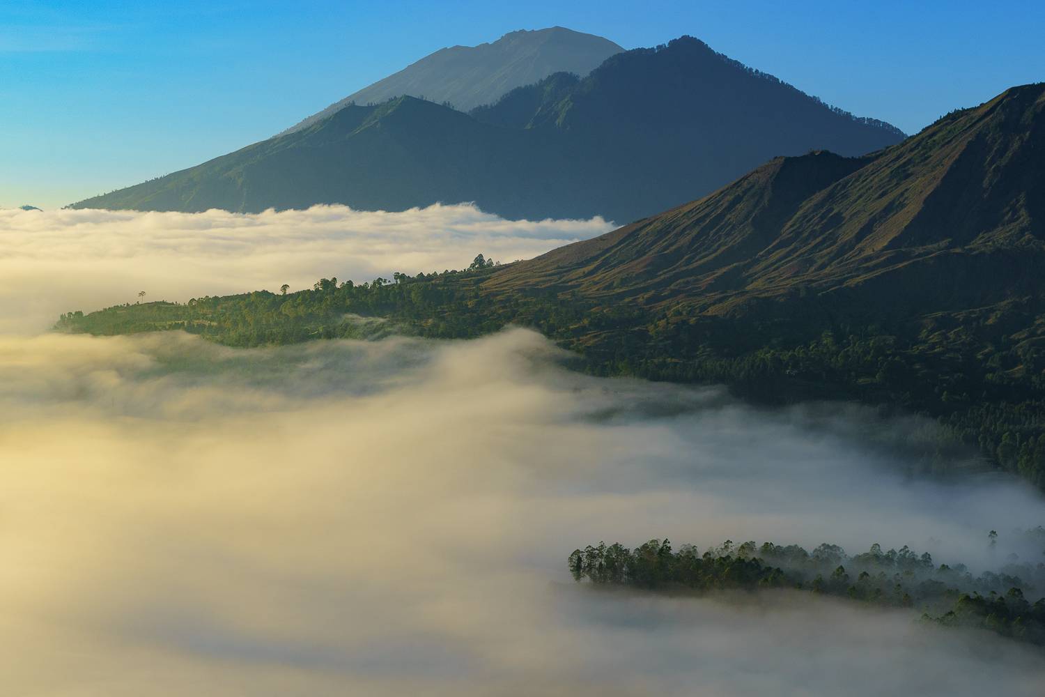 Negeri di Atas Awan