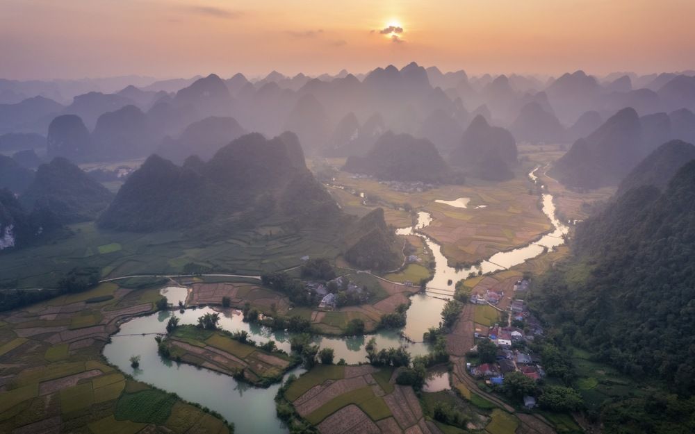 Photograph by Anh Tuấn Trần