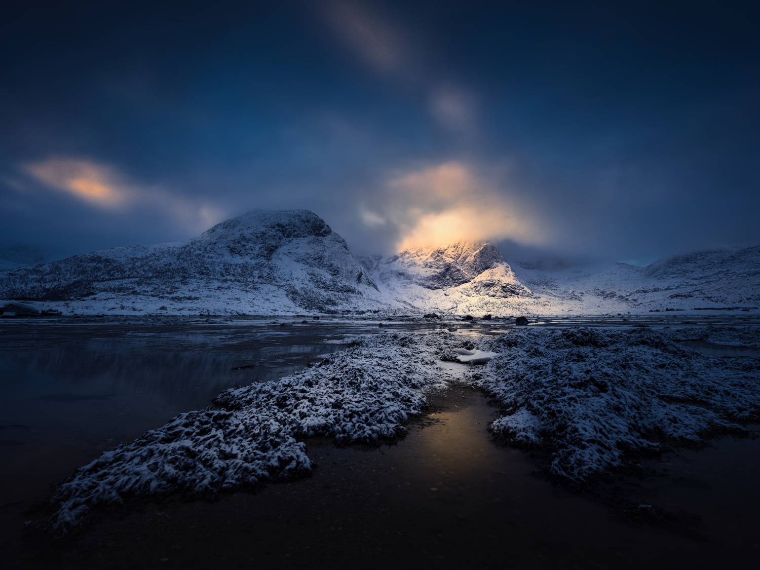 dawn in lofoten