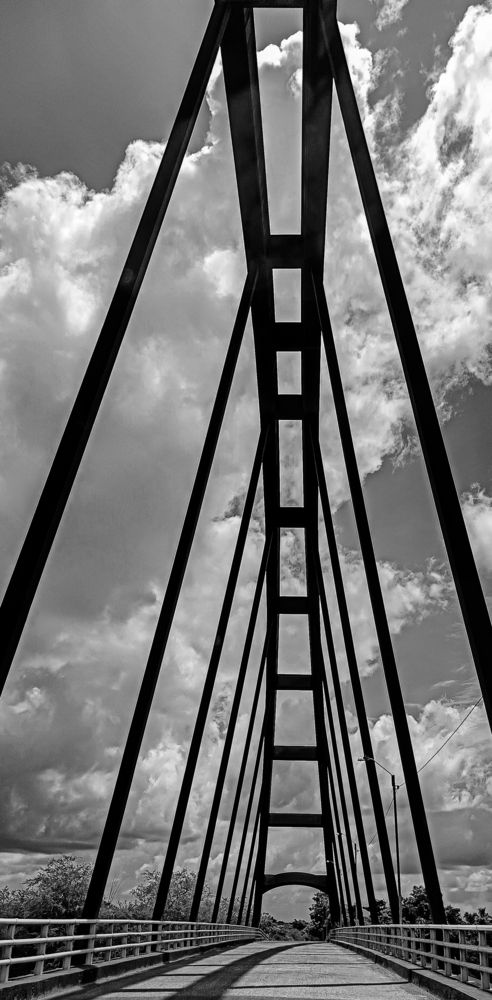Puente sobre el Rio Magdalena