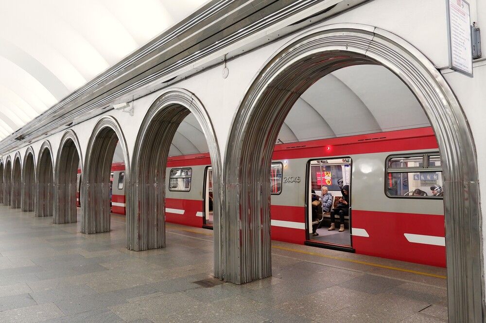 В метро.