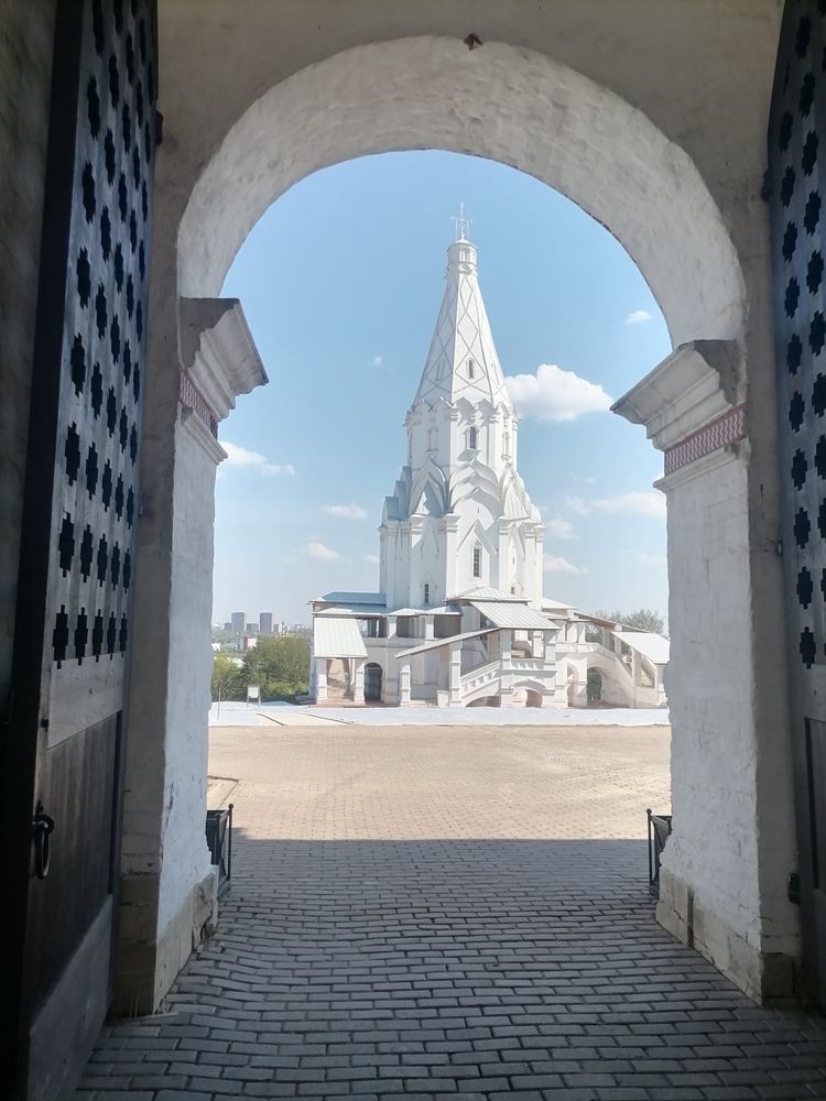Вид на храм в Коломенском.