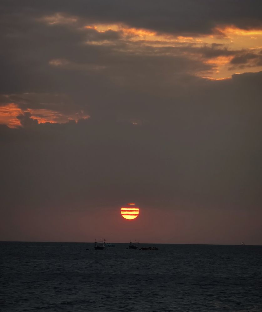 Sliced Sunset: Sunset photography