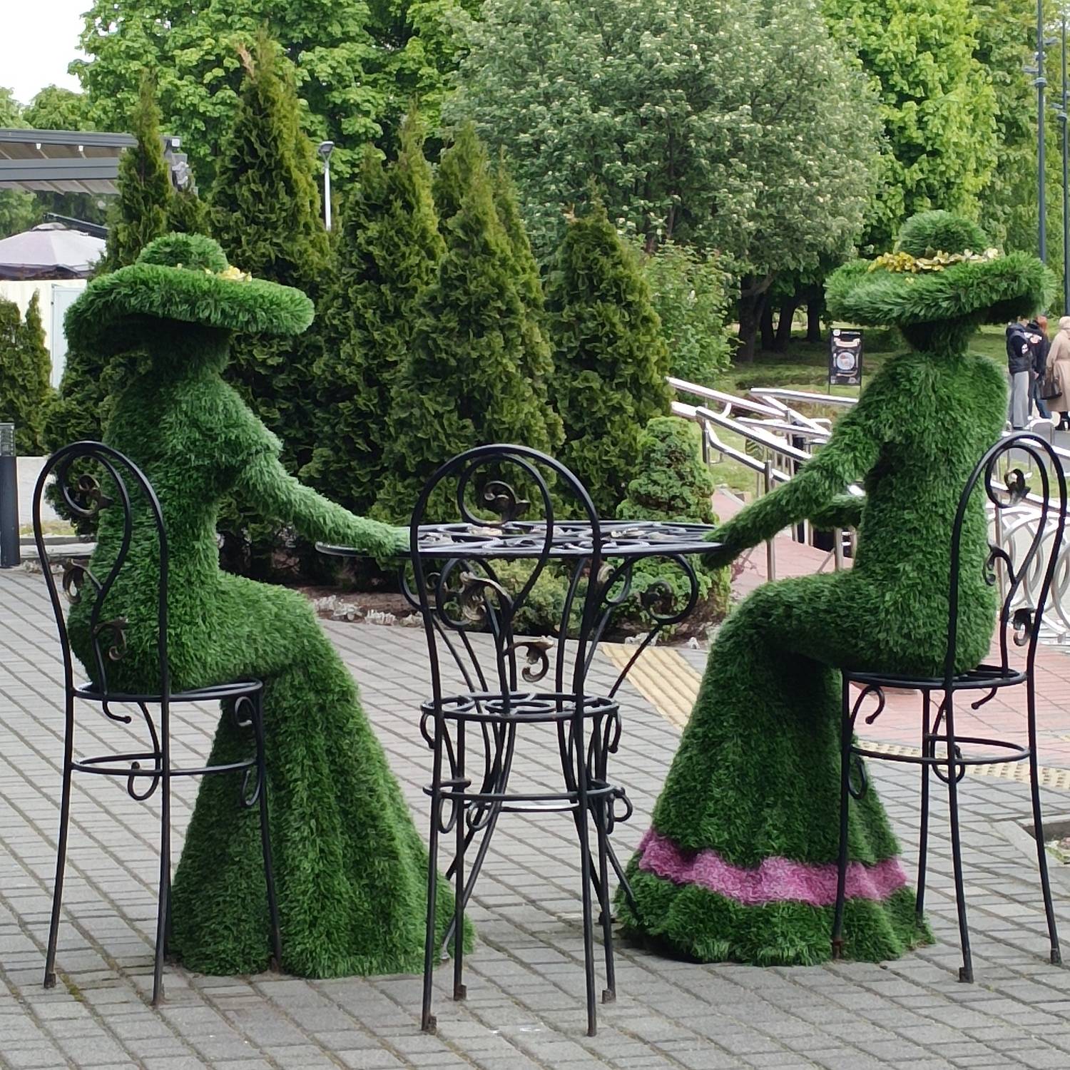 дамы в зеленом