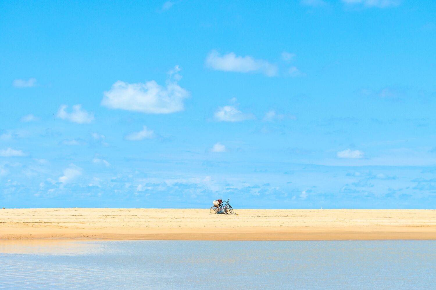 A horizon in the middle of the road.