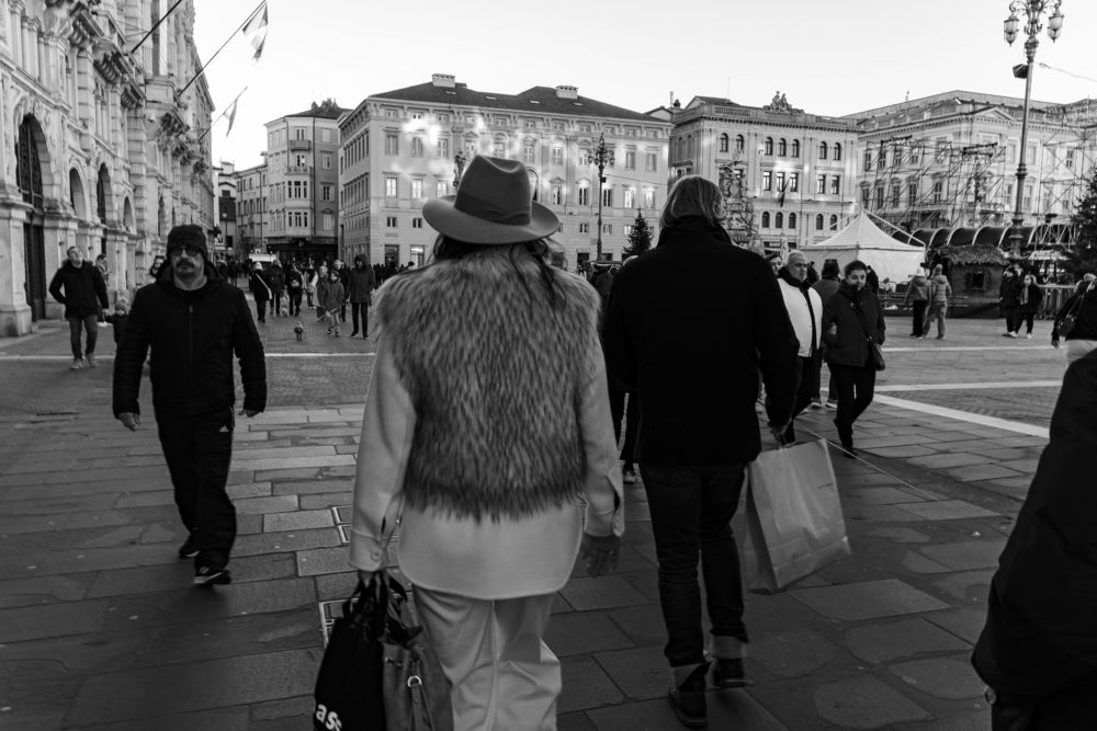 Shopping fashion