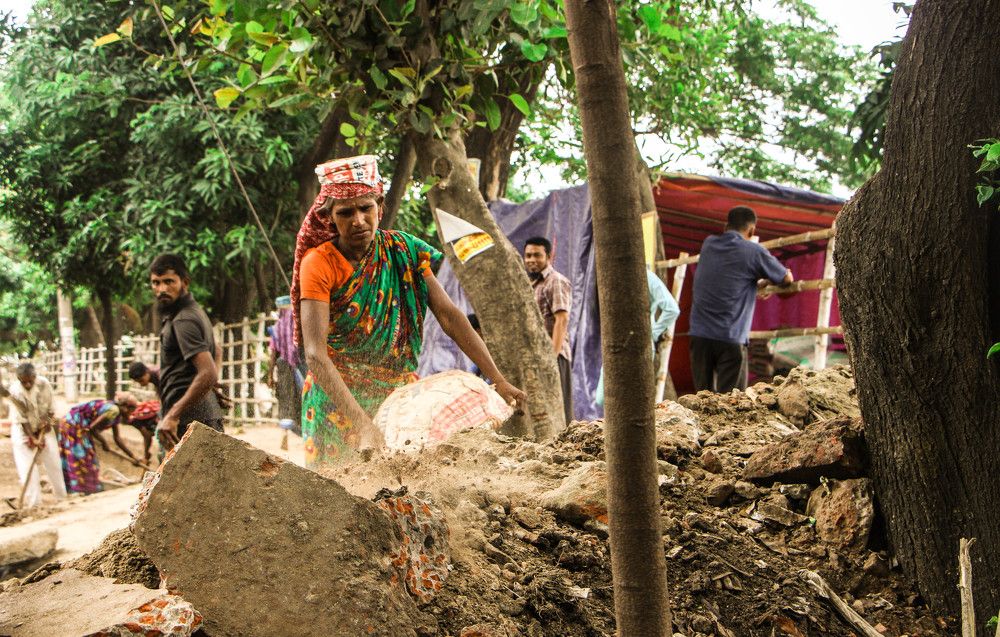 Urban Women Struggle Life.