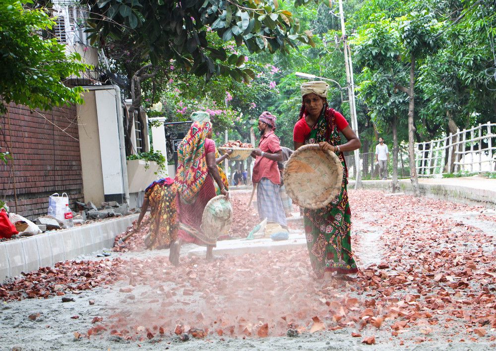 Urban Women Struggle Life.
