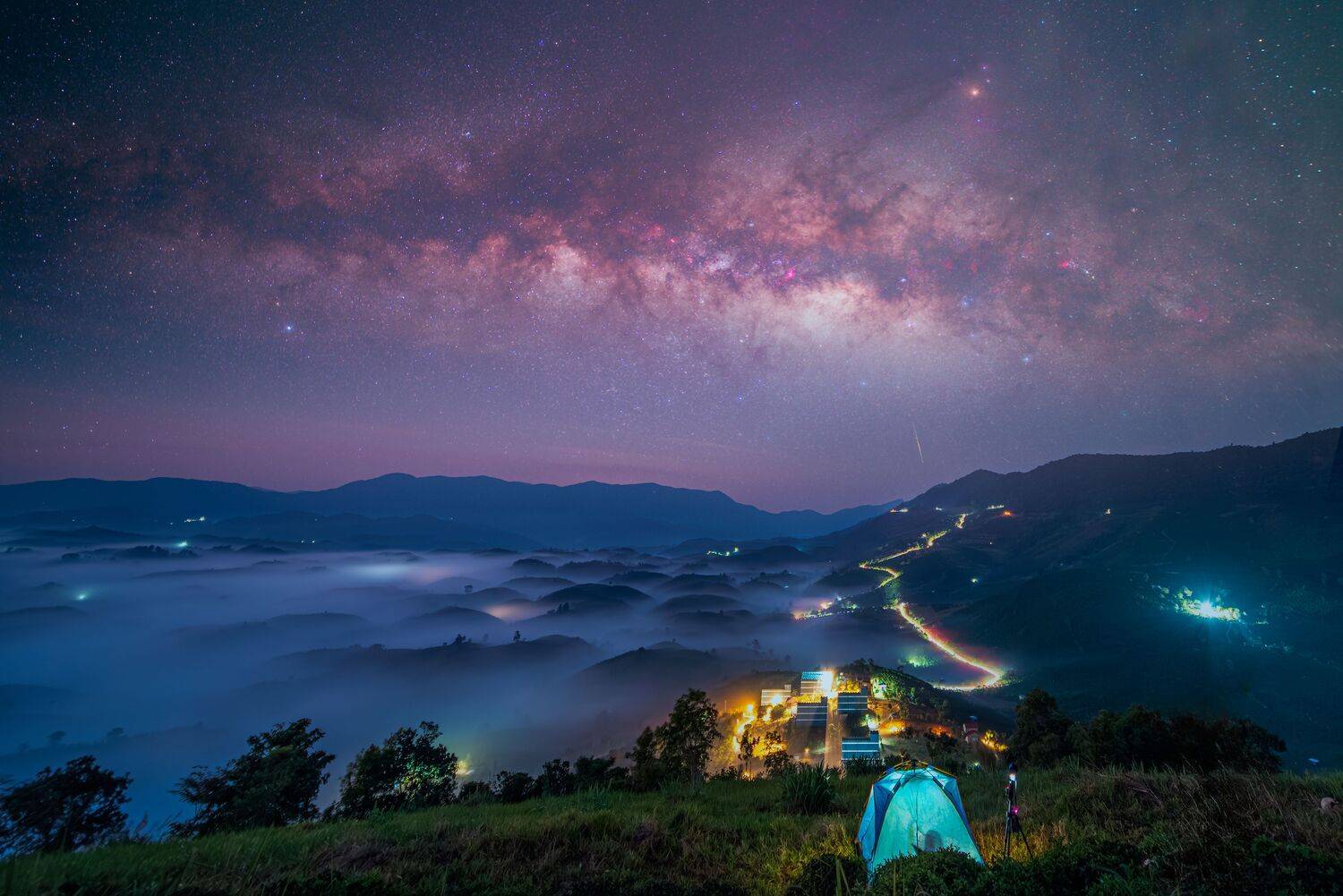 Milky way with sea of clouds