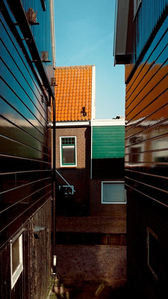 Quiet Geometry