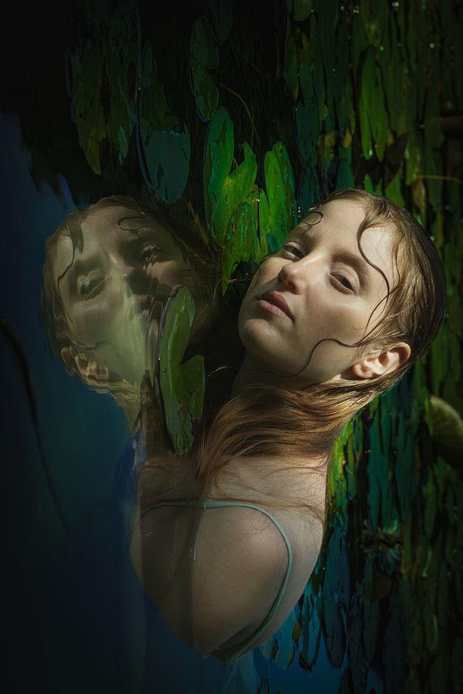 The muse in the green lake