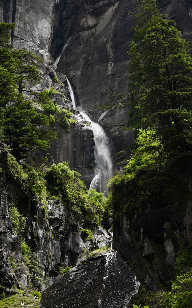 Landscape into portrait mode Jogini waterfalls