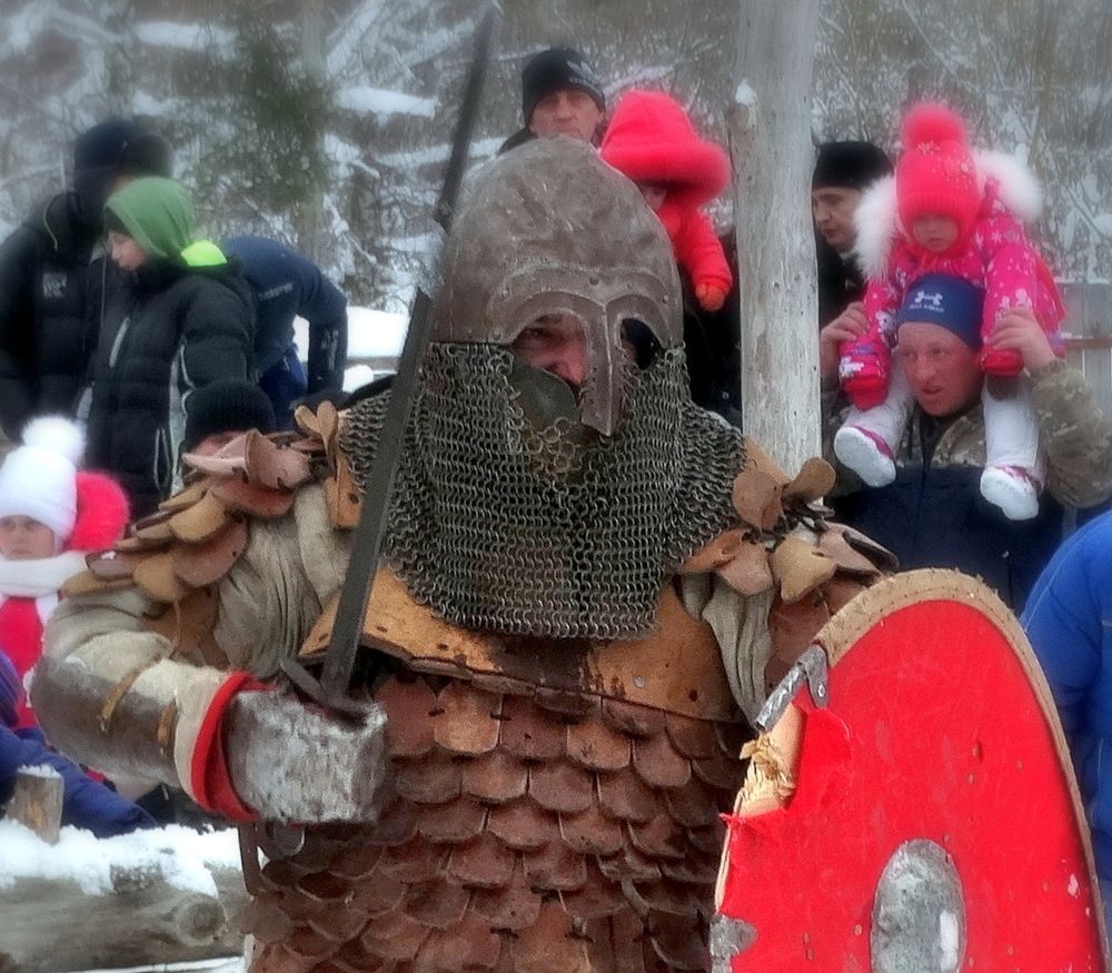 В кольчуге