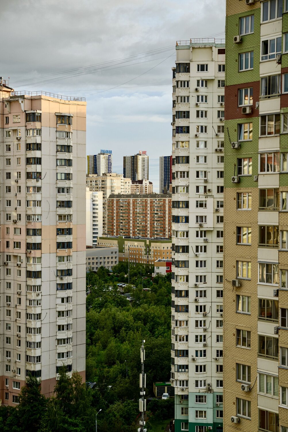 Среди высоток