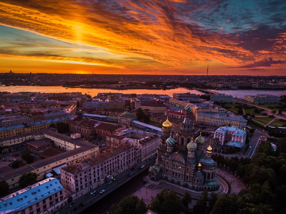 Закат в Санкт Петербурге на фоне Спаса на крови.