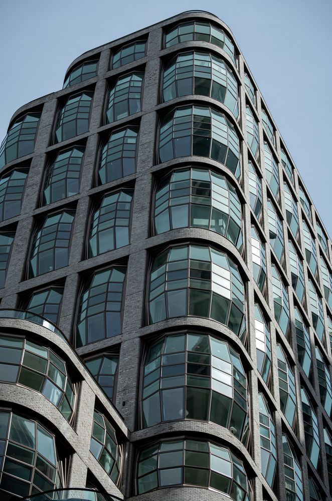 Curved Facade — New York