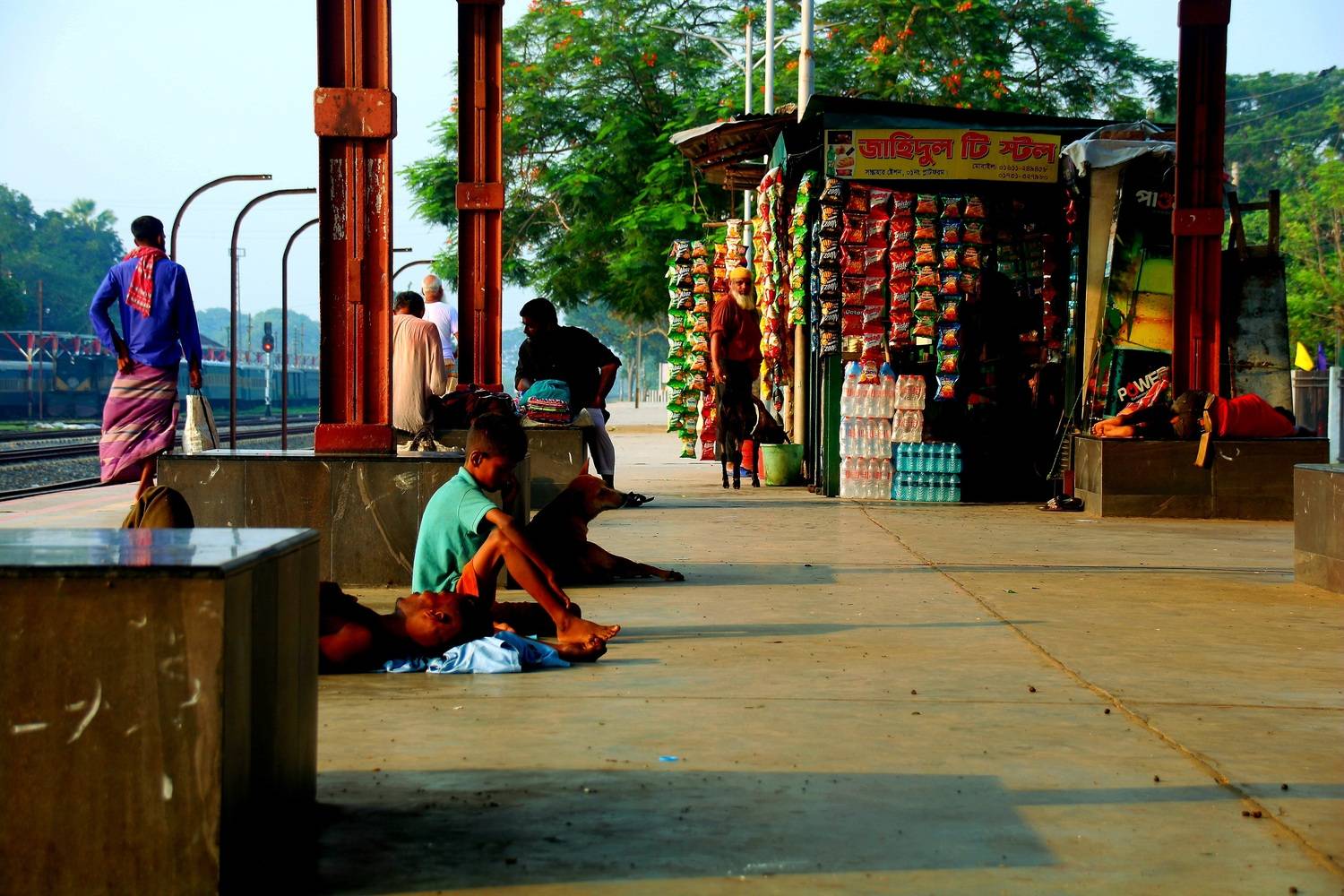 The Quiet Intersection of longly Lives