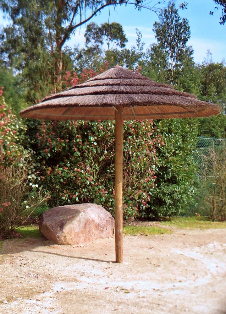 Straw parasol