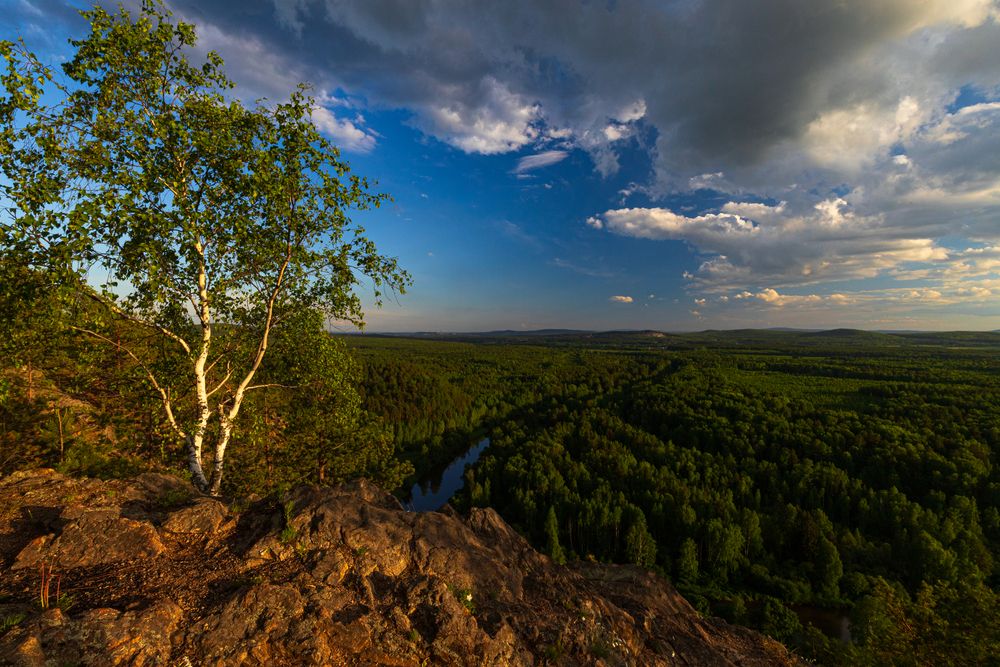 В последних солнечных лучах.
