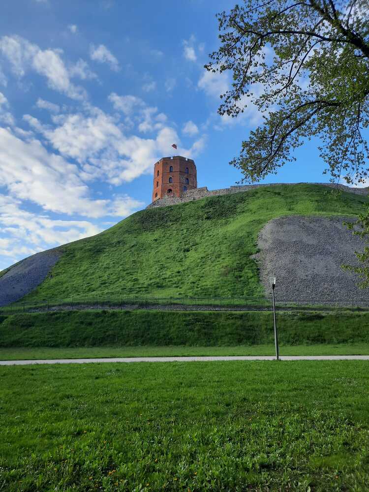 The Hill That Remembers