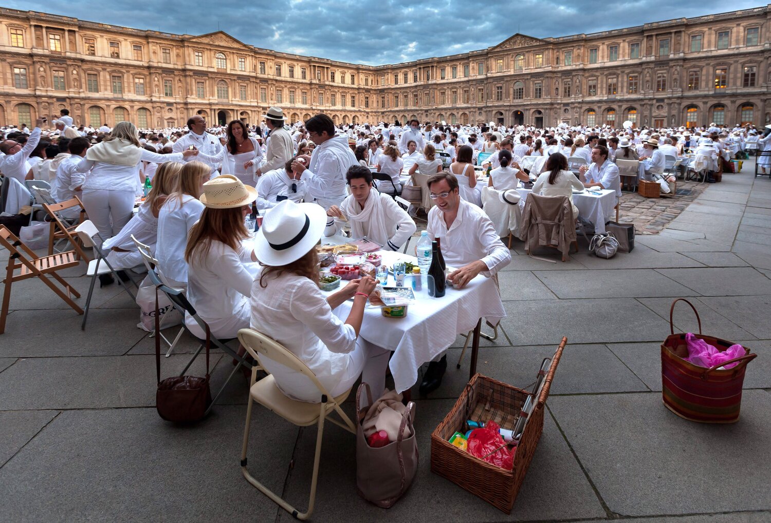 Dîner en Blanc (Ужин в белом)