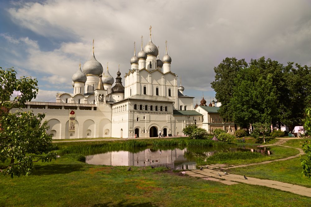 Traveling along Russia\'s Golden Ring.