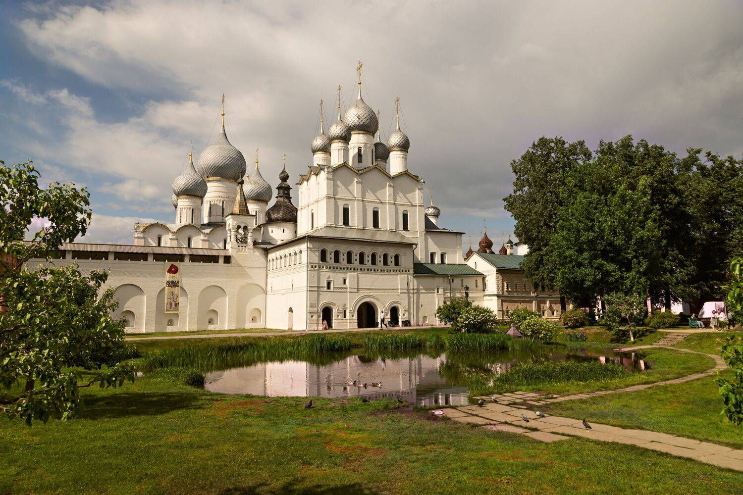 Traveling along Russia\'s Golden Ring.