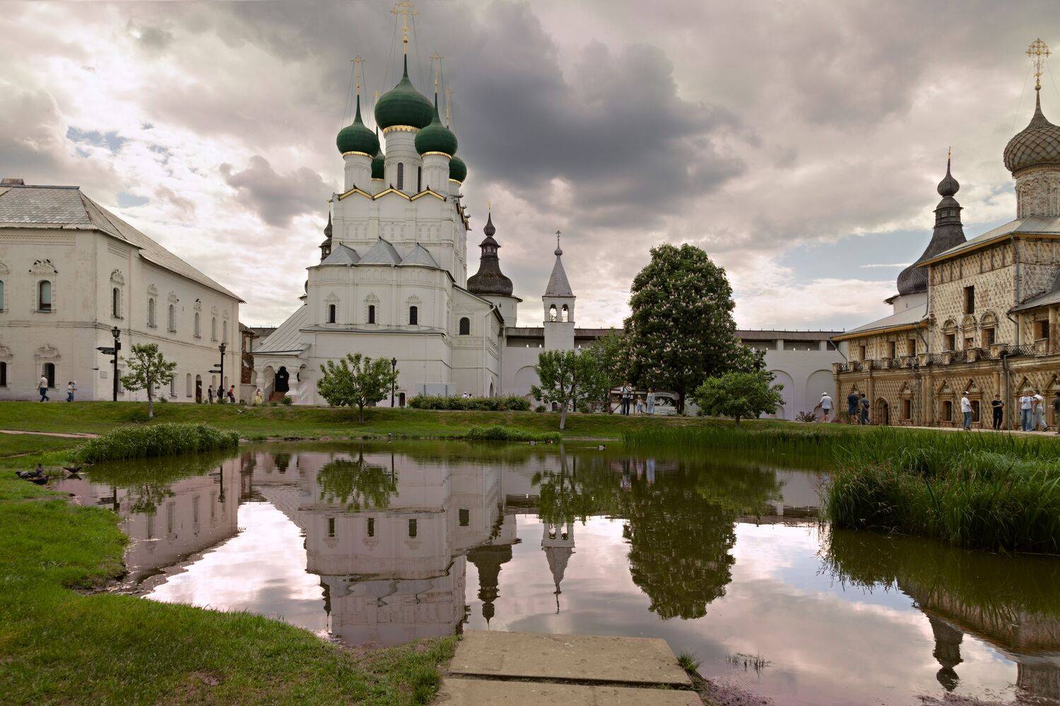 Traveling along Russia\'s Golden Ring.