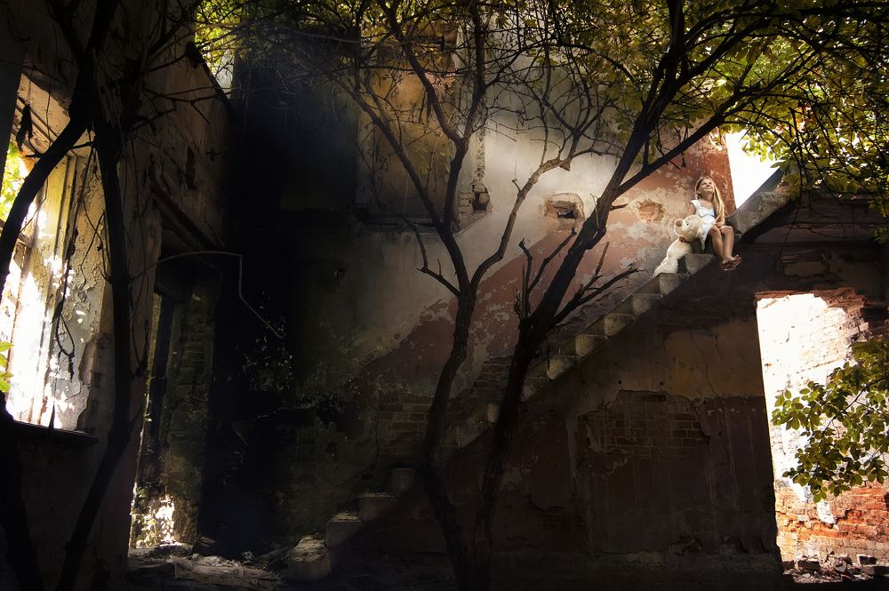 В уединении..