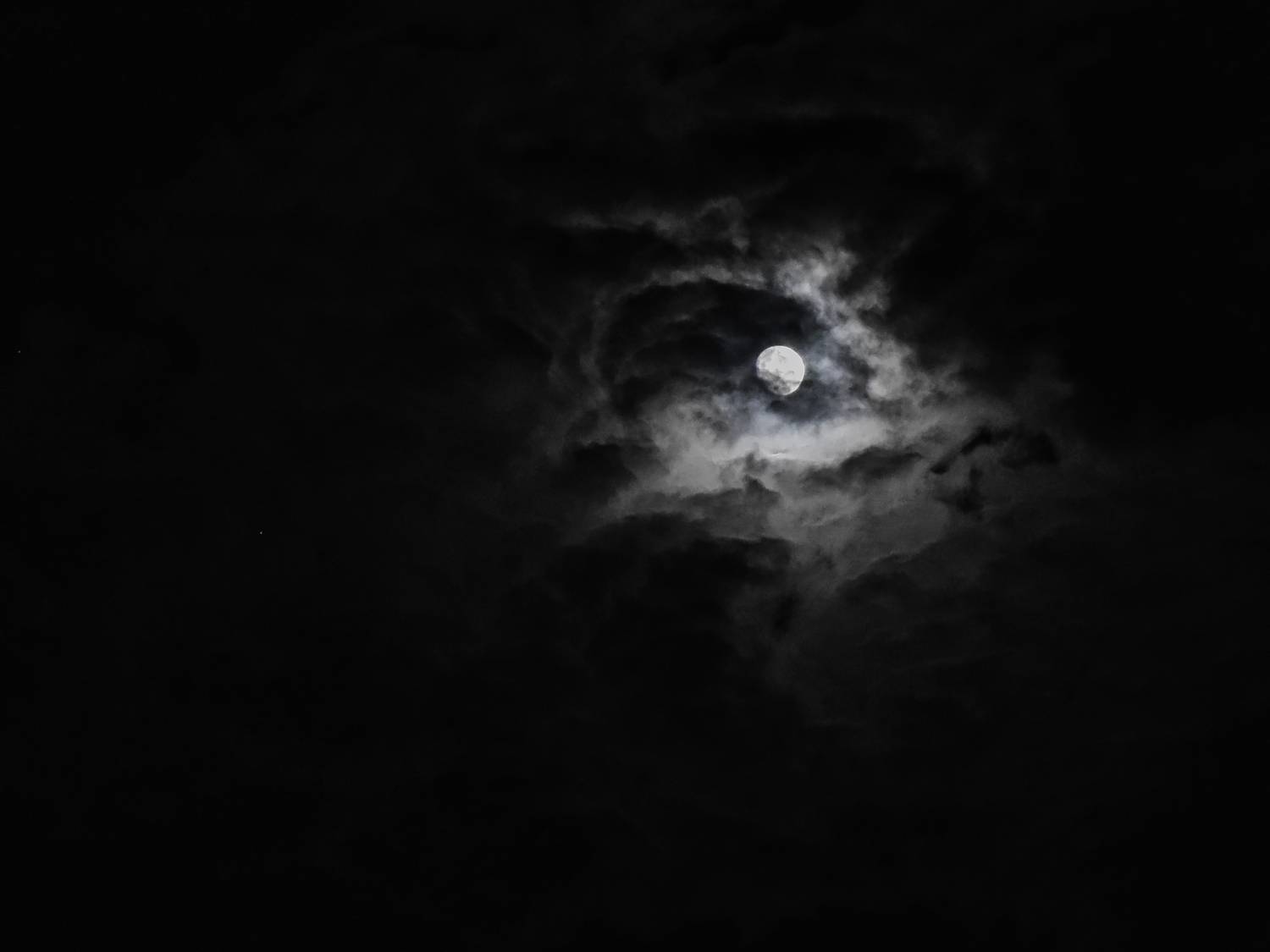 Kumogakure— Where Light Goes to Hide