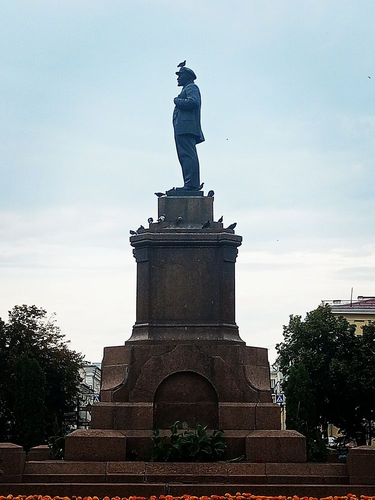 Любители памятников