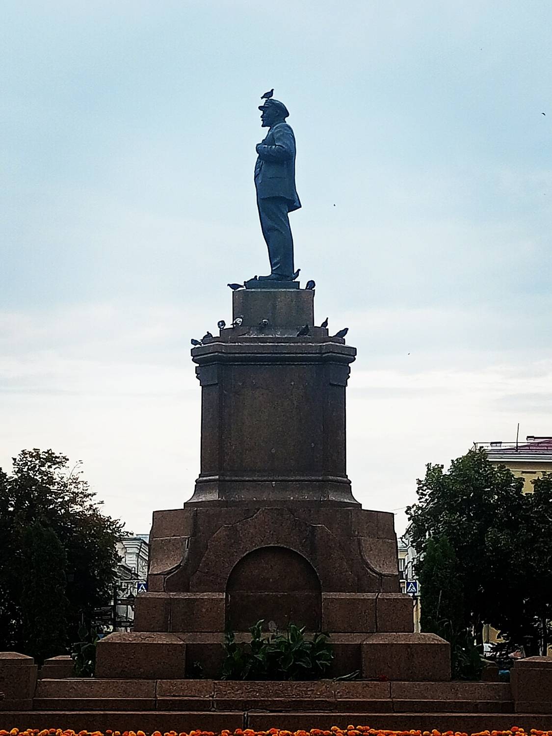Любители памятников