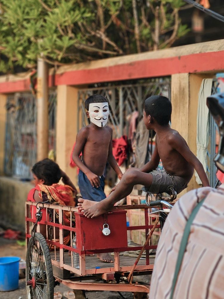 Mask friends on Rikshaw