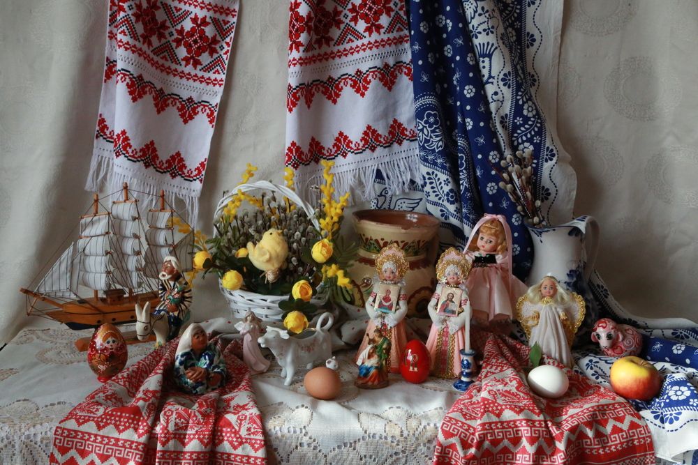 Натюрморт с вербой и яйцами.