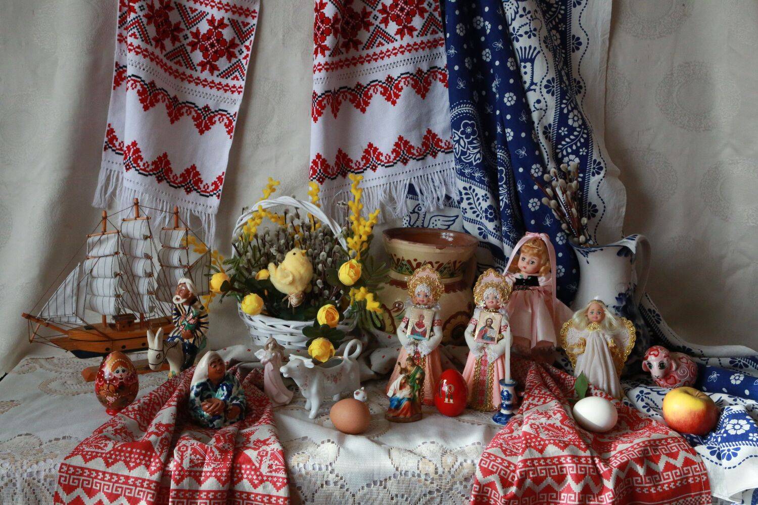 Натюрморт с вербой и яйцами. Натюрморт с вербой и яйцами.