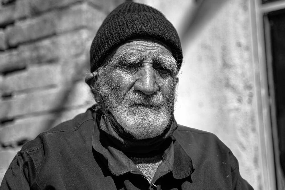 Old man shoemaker