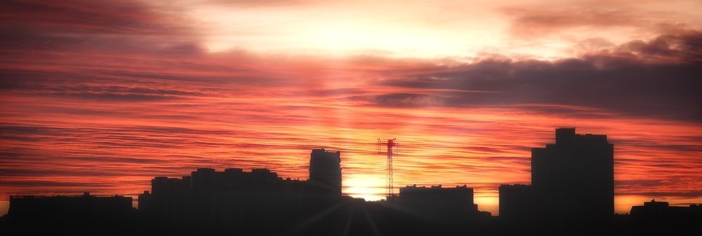 Зимний рассвет в городе.
