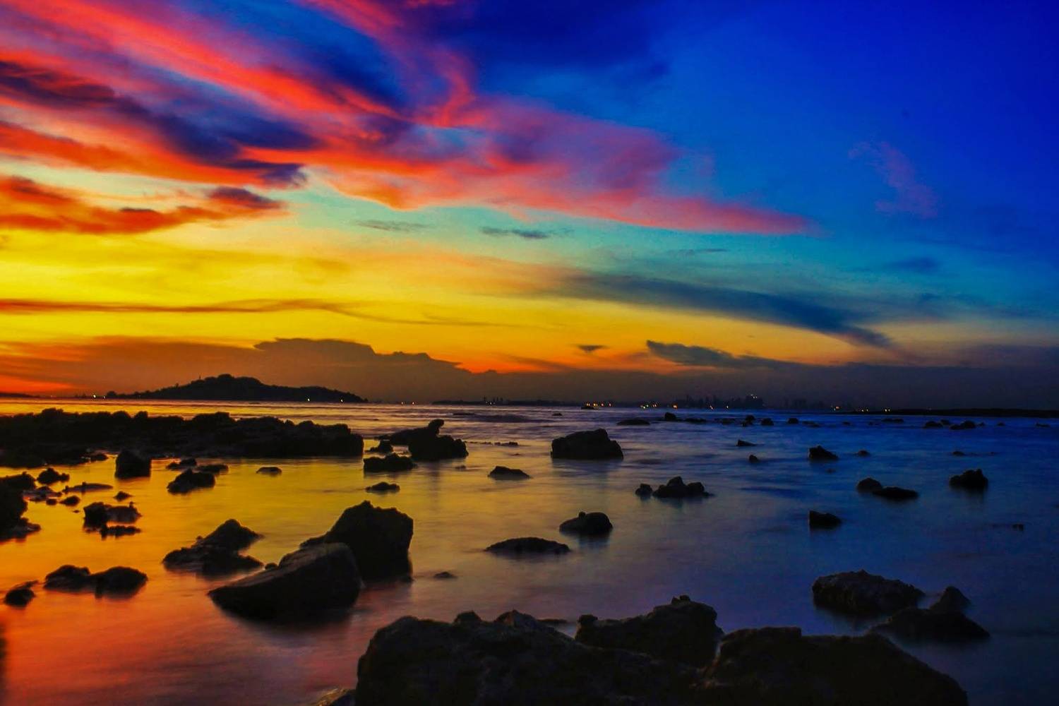 \"Echoes of the Strange Sky\" (Gema dari Langit Aneh)