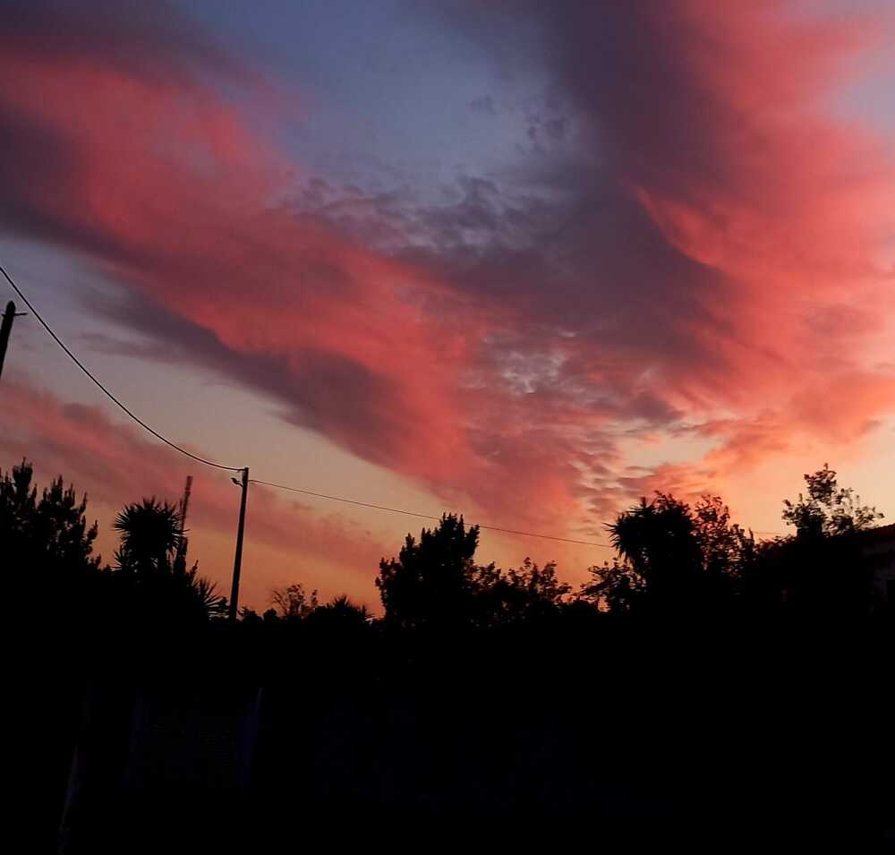 Cloud red