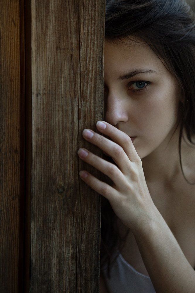 Нас плотно сжимает кольцо прошлого...