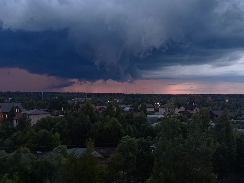 Под свинцовым куполом